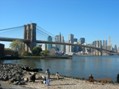 Vista del ponte di Brooklyn e di Manhattan da Brooklyn