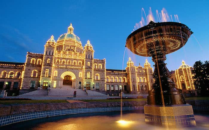 Parliament Buildings illuminato