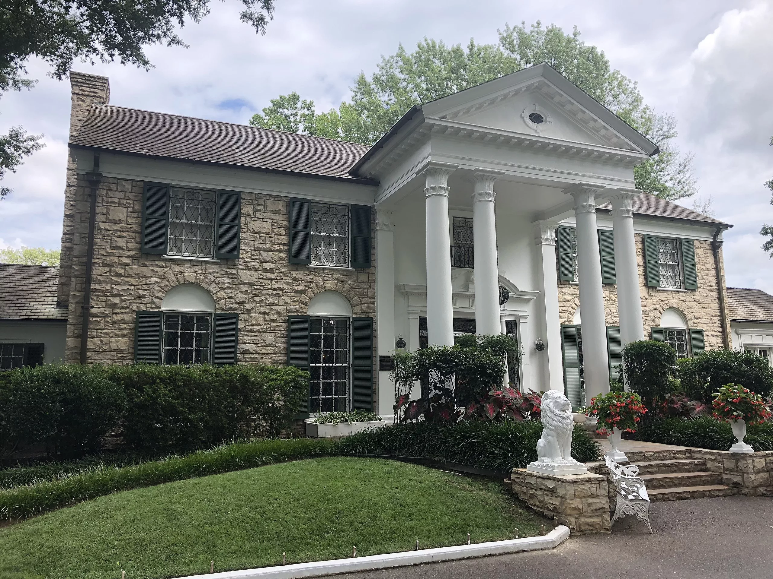 Graceland-mansion