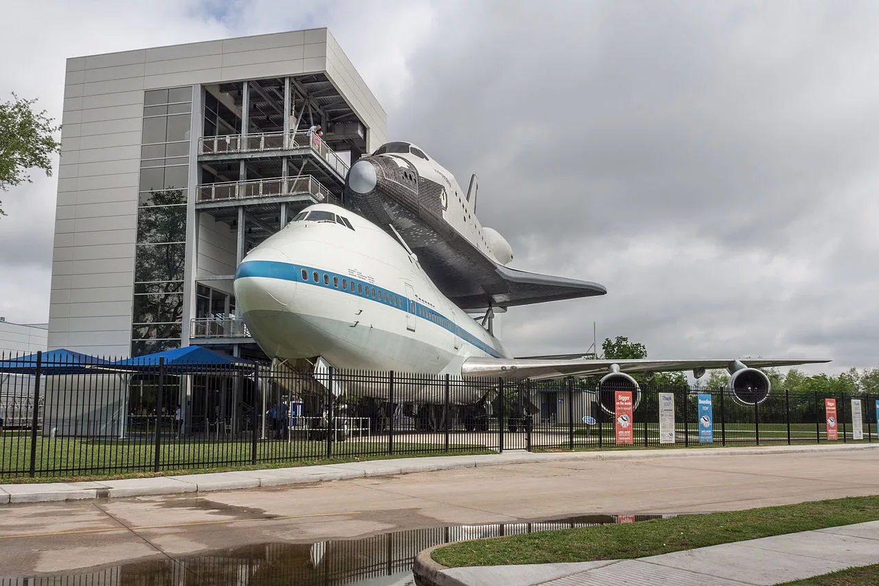 houston-space-center-shuttle-independence